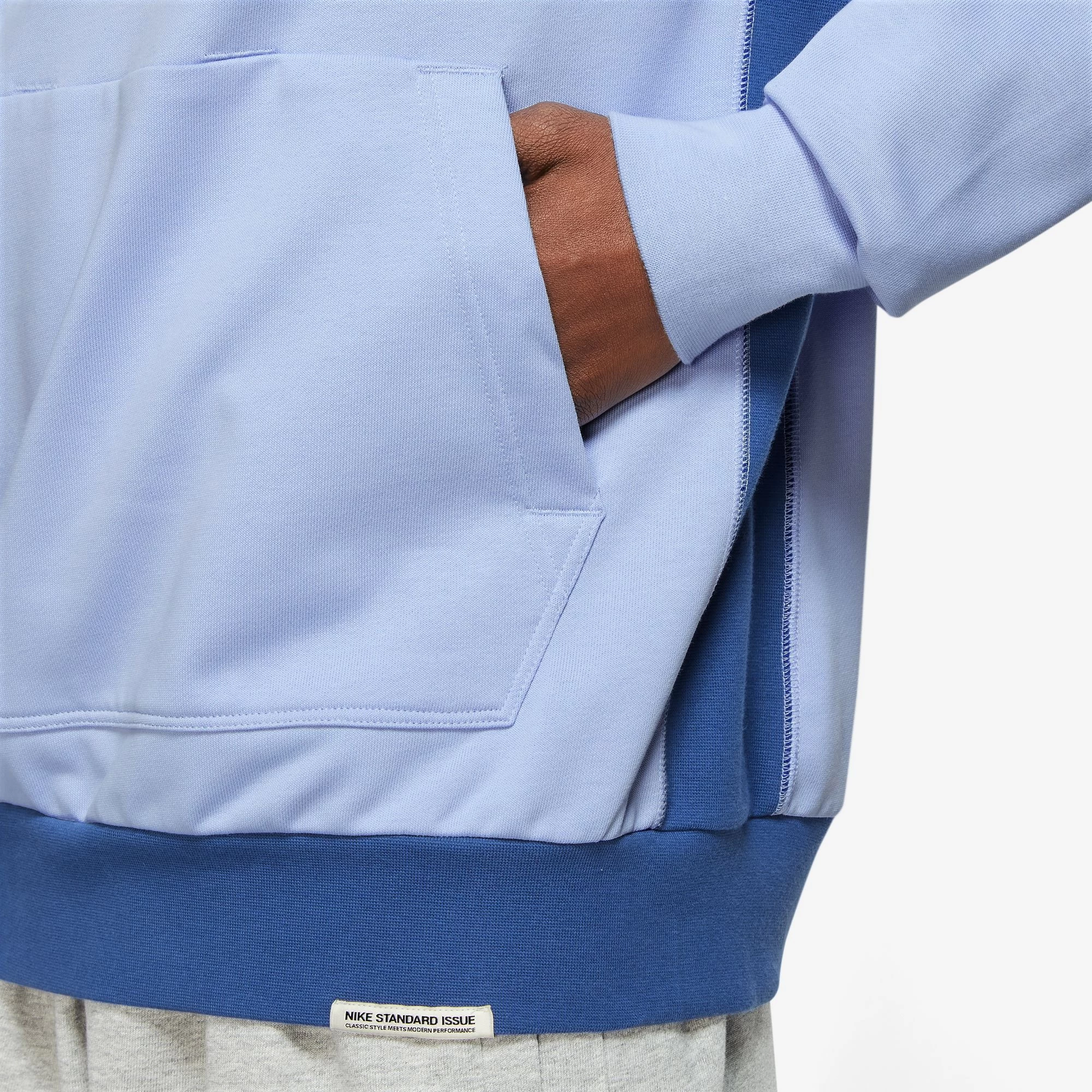 Nike Men's Dri-FIT Standard Issue Pullover Basketball Hoodie 5 Nike Men's Dri-FIT Standard Issue Pullover Basketball Hoodie - Image 3